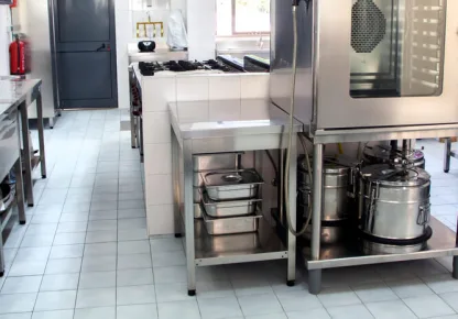 um dos tipos de piso para cozinha industrial